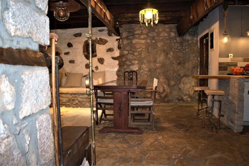 Μικρή Πέτρινη Μεζονέτα 2 Villa Lílaia Eksteriør bilde