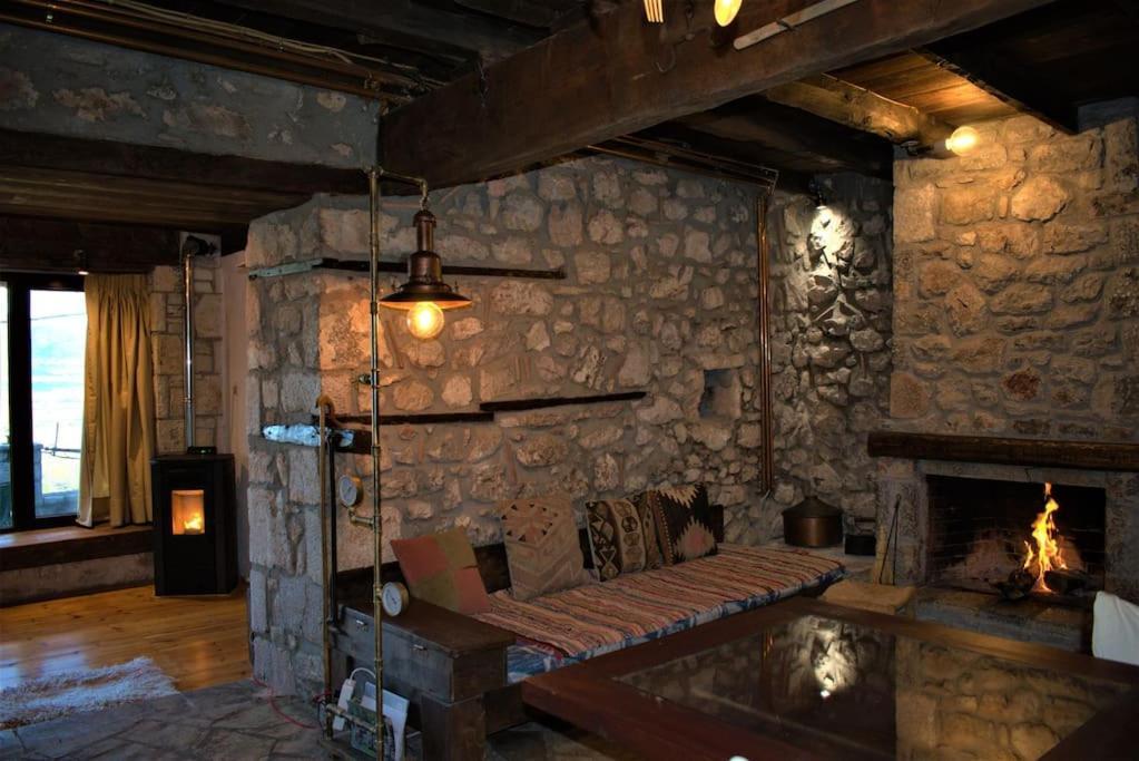 Μικρή Πέτρινη Μεζονέτα 2 Villa Lílaia Eksteriør bilde