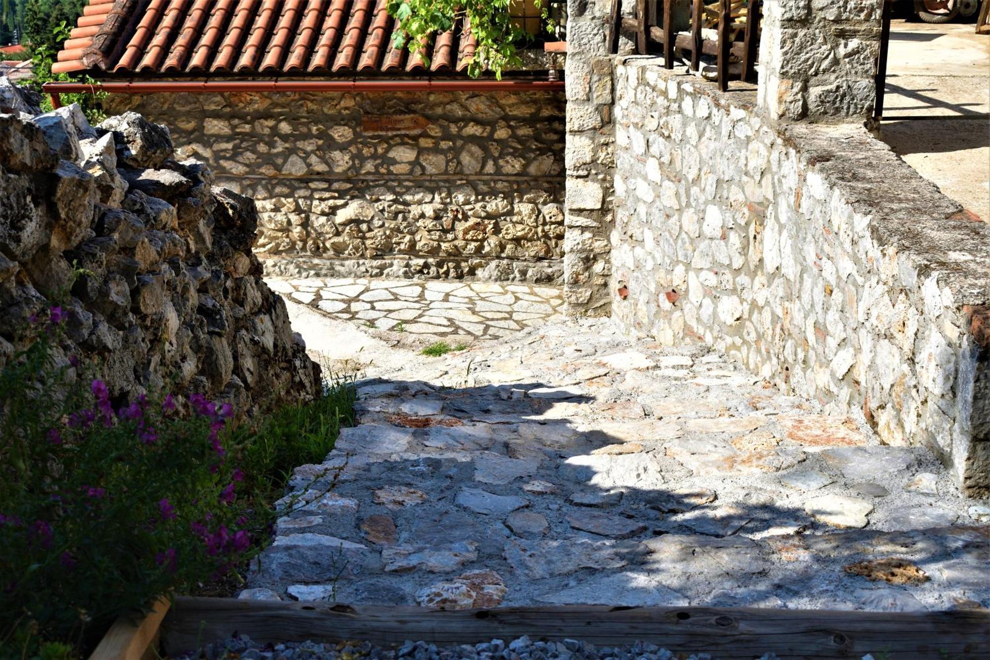Μικρή Πέτρινη Μεζονέτα 2 Villa Lílaia Eksteriør bilde